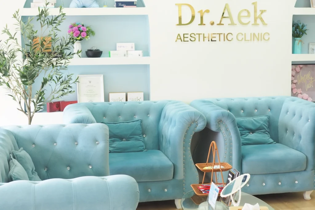 บริเวณต้อนรับของ Doctor Aek Aesthetic Clinic